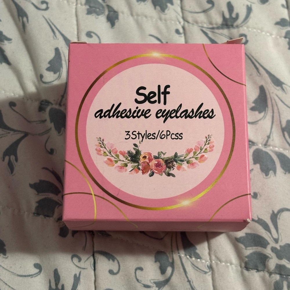 Brand New Self Adhesive Eyelashes